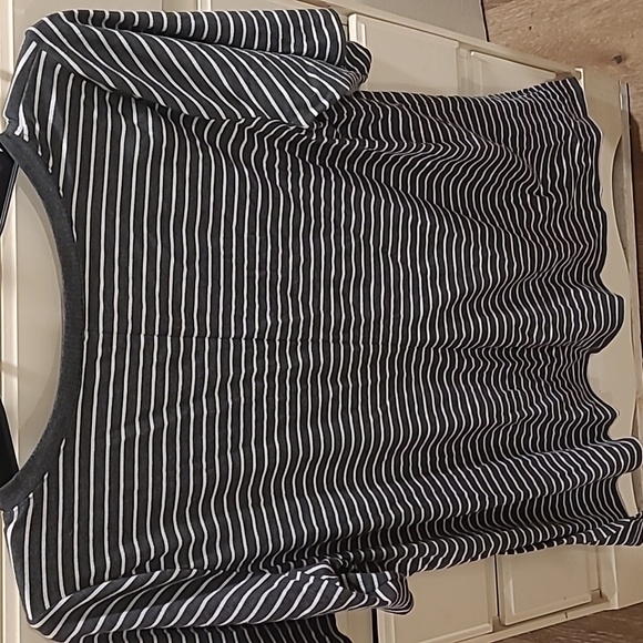 Torrid Supersoft Tunic Style Gray and White Tee - Picture 2 of 2